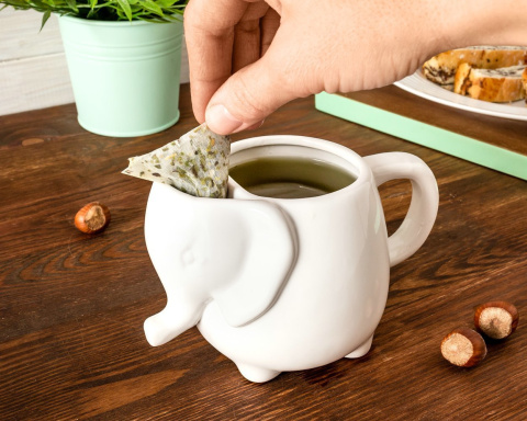 Kubek słoń z miejscem na torebkę herbaty - biały